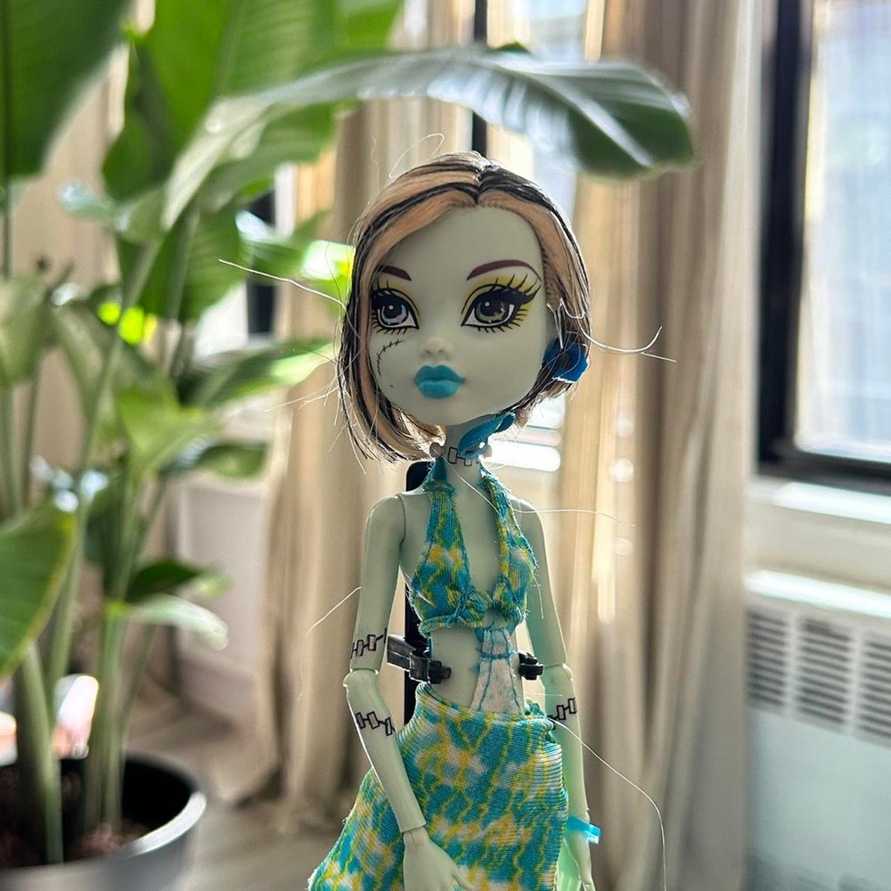 Monster High Skull Shores 5 Pack Frankie Stein Doll in color RETIRED RARE